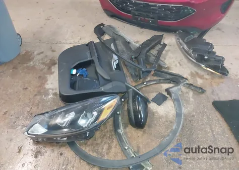 2021 Ford Escape Se z USA, uszkodzony, nr VIN 1FMCU9G67MUA63624